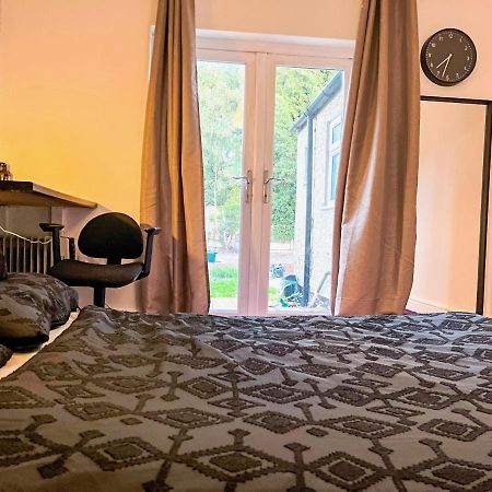 Wolves Living Bed & Breakfast Bushbury Eksteriør bilde
