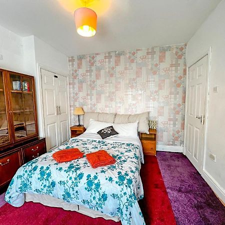 Wolves Living Bed & Breakfast Bushbury Eksteriør bilde