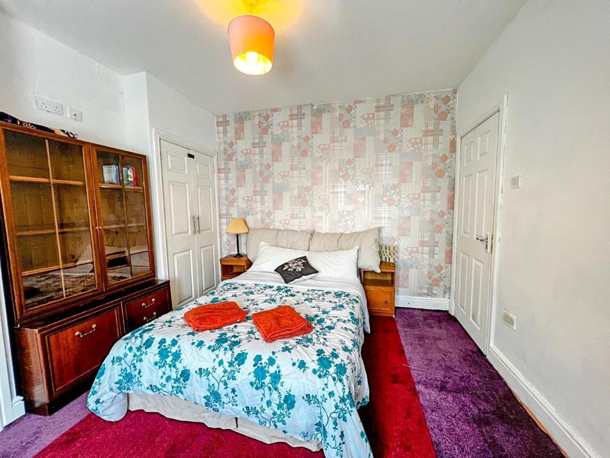Wolves Living Bed & Breakfast Bushbury Eksteriør bilde